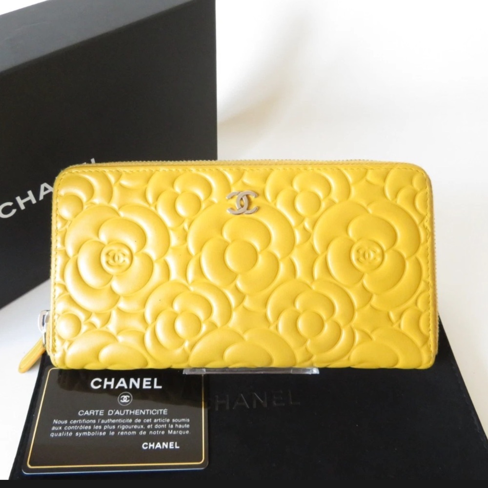 💛 Authentic CHANEL Camellia Leather Around Zip Zippy Long Wallet